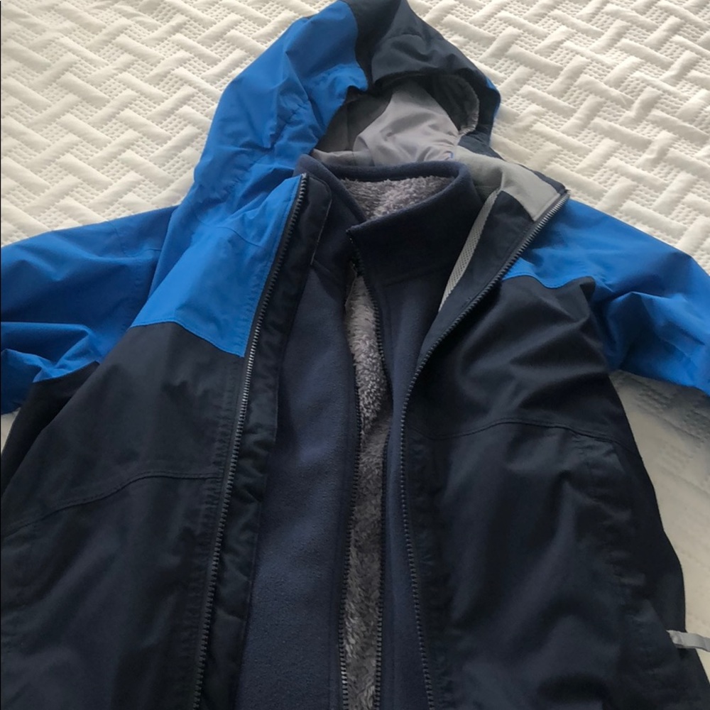 NorthFace boys jacket, size small.
